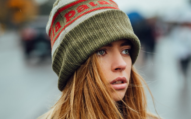 Woman hat blonde portrait blurry free wallpaper for desktop - medium preview image