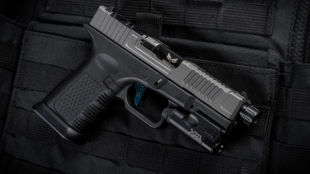 Gun blue light belt altichiero free wallpaper for desktop - medium preview image