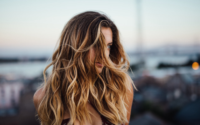 Woman longhair cityskyline sunset bokeh free wallpaper for desktop - medium preview image