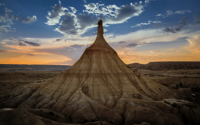 Large rock formation desert sky #4 free wallpaper for desktop - medium preview image