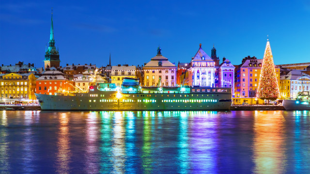 Cruise ship christmas lights tokyo free wallpaper for desktop - medium preview image