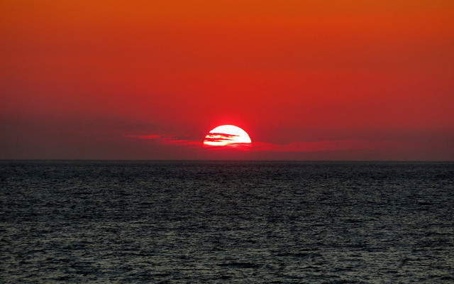 Sunset ocean red sky boat free wallpaper for desktop - medium preview image
