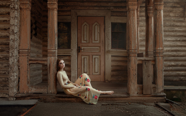 Woman porch dress flower door free wallpaper for desktop - medium preview image