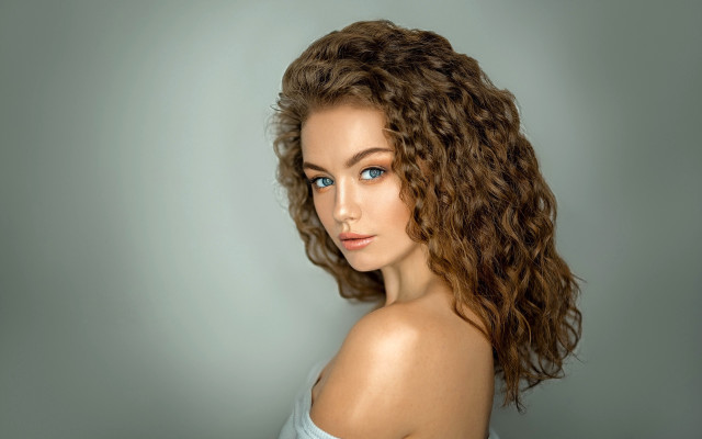 Elina karimova curly hair gray free wallpaper for desktop - medium preview image