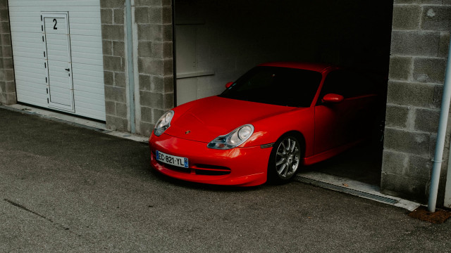 Red sports car garage tilt free wallpaper for desktop - medium preview image