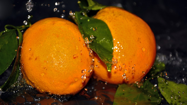 Orange leaves water splash macro free wallpaper for desktop - medium preview image