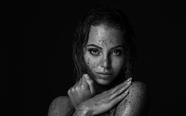 Freckled woman blackwhite powder portrait free wallpaper for desktop - medium preview image