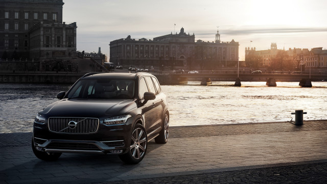 Black volvo suv river city free wallpaper for desktop - medium preview image