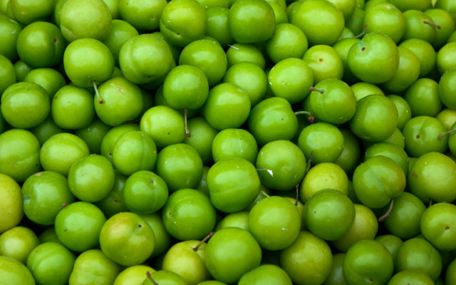 Green apples store display hurufiyya free wallpaper for desktop - medium preview image