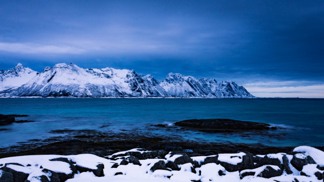 Snowy mountain range water shore free wallpaper for desktop - medium preview image