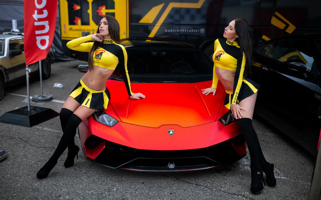 Two women yellow black outfits free wallpaper for desktop - medium preview image