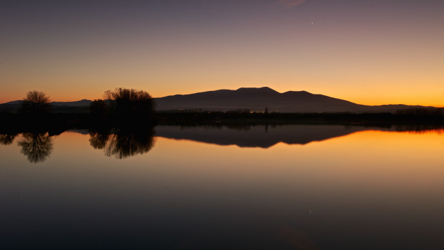Lake mountain sunset trees symmetry free wallpaper for desktop - medium preview image