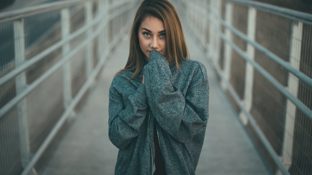 Bridge portrait serious woman blurry free wallpaper for desktop - medium preview image