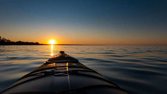 Kayak sunset water horizon cloud free wallpaper for desktop - medium preview image
