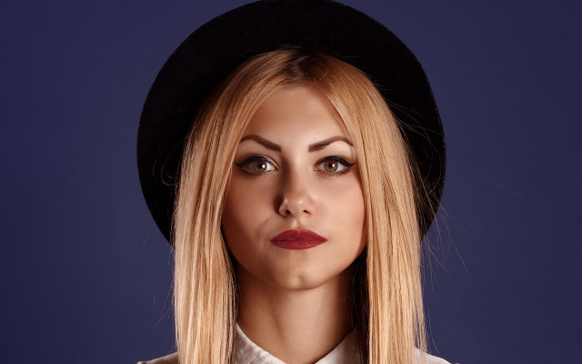 Woman hat white shirt red free wallpaper for desktop - medium preview image