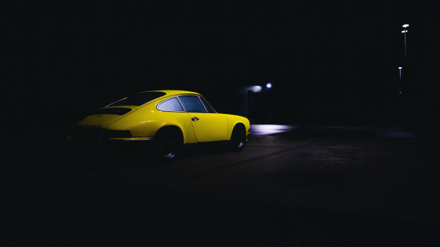 Yellow car night street light free wallpaper for desktop - medium preview image