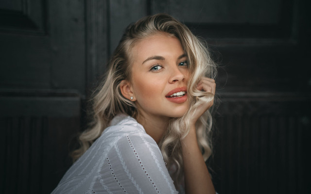 Blonde woman white shirt hand #4 free wallpaper for desktop - medium preview image