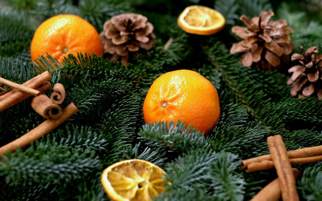 Oranges cinnamon sticks pine cones free wallpaper for desktop - medium preview image