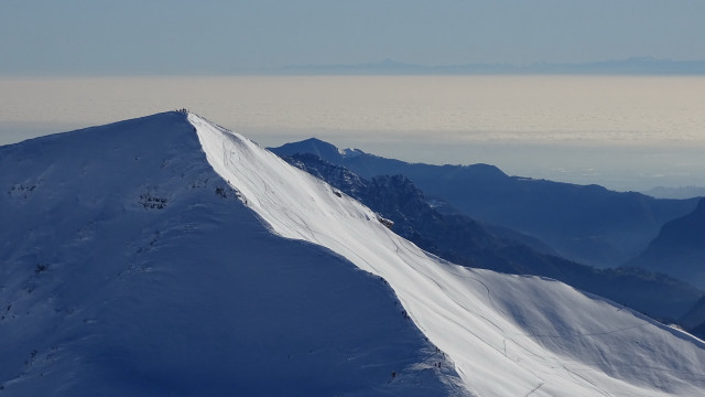 Snowy mountain widescreen beach landscape free wallpaper for desktop - medium preview image