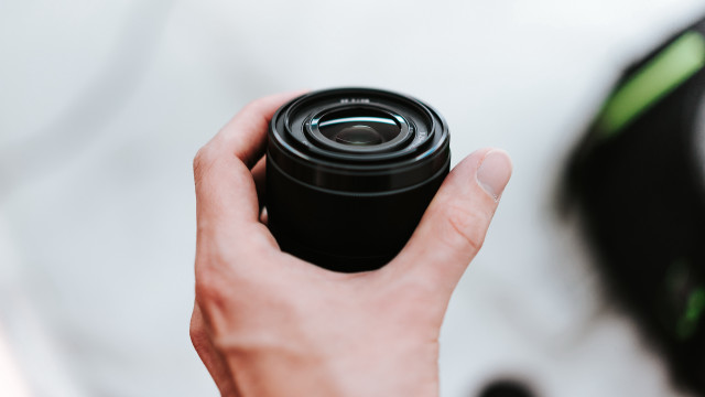 Camera holding person blurry background free wallpaper for desktop - medium preview image