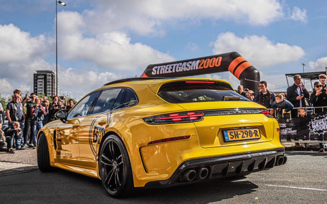 Yellow sportscar streetSign crowd panfuturism free wallpaper for desktop - medium preview image