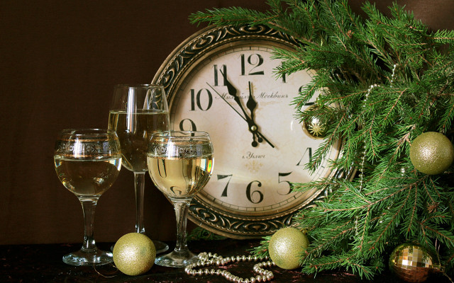 Clock wine glasses ornaments christmas free wallpaper for desktop - medium preview image