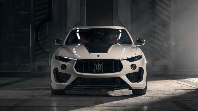 Masera suv dark room spotlight free wallpaper for desktop - medium preview image