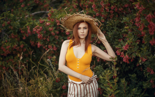 Woman yellow top striped shorts free wallpaper for desktop - medium preview image