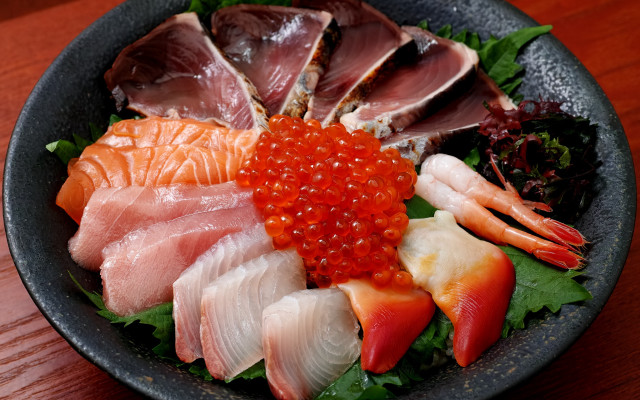 Fish shrimp food bowl table free wallpaper for desktop - medium preview image