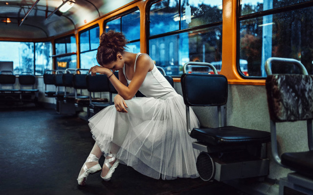 Woman white dress sitting bus free wallpaper for desktop - medium preview image