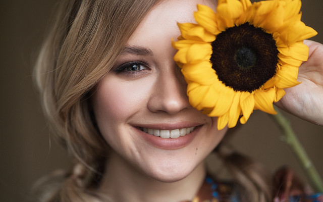 Woman sunflower smile portrait flower free wallpaper for desktop - medium preview image