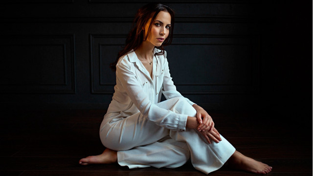 Woman white suit sitting dark #2 free wallpaper for desktop - medium preview image