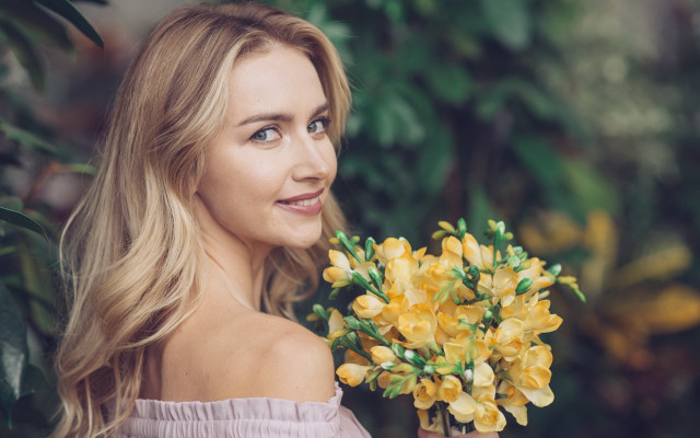 Woman yellow flower bouquet smiling free wallpaper for desktop - medium preview image