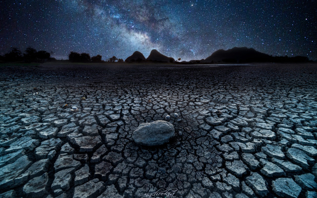 Rock cracked field night sky free wallpaper for desktop - medium preview image