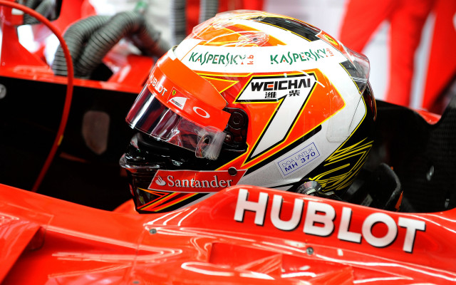 Helmeted racer car number7 motion free wallpaper for desktop - medium preview image