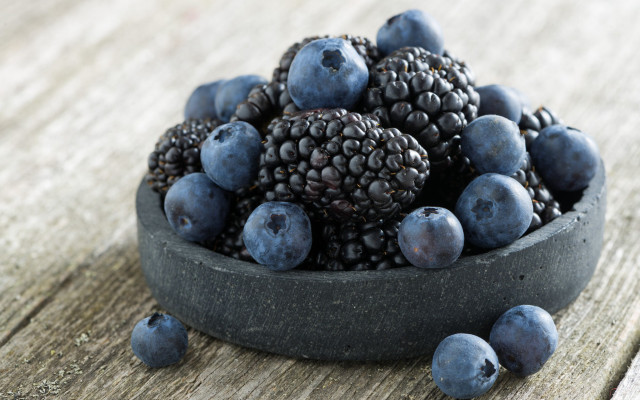 Berry bowl vanitas earth food free wallpaper for desktop - medium preview image