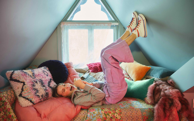 Woman bed window stuffed animal free wallpaper for desktop - medium preview image