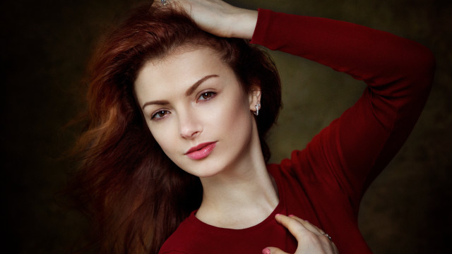 Eszter mattioni redhair redshirt portrait free wallpaper for desktop - medium preview image