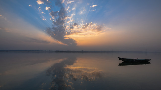 Boat sunset clouds ocean horizon free wallpaper for desktop - medium preview image