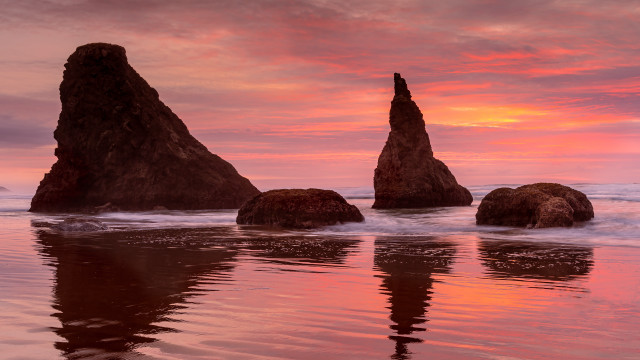 Sunset beach rocks pink sky free wallpaper for desktop - medium preview image