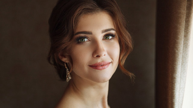 Woman necklace earrings window rococo free wallpaper for desktop - medium preview image