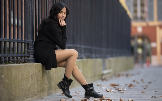 Woman sitting wall crossed portrait #2 free wallpaper for desktop - medium preview image