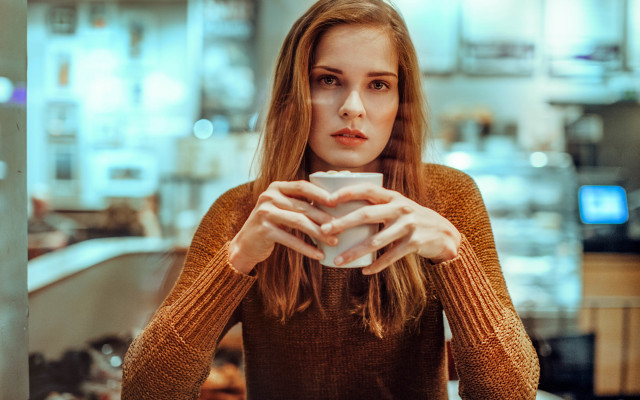 Woman cup kitchen portrait bokeh free wallpaper for desktop - medium preview image