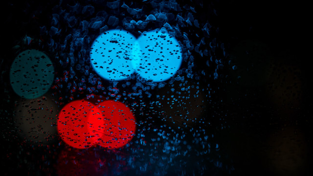 Traffic light raindrops night red free wallpaper for desktop - medium preview image