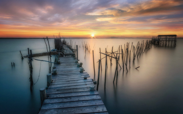 Dusk dock poles boat mountain free wallpaper for desktop - medium preview image