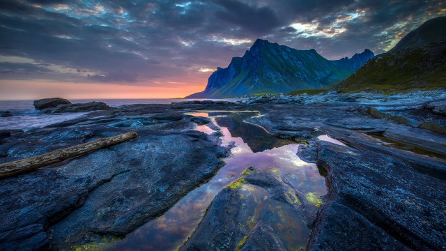 Mountain range reflection sunset beach free wallpaper for desktop - medium preview image