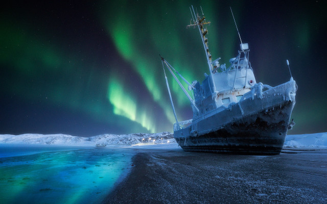 Beach boat aurora sky stars free wallpaper for desktop - medium preview image