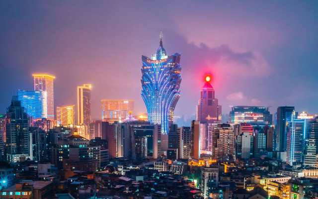 City skyline red light tower free wallpaper for desktop - medium preview image