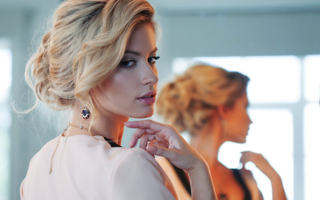 Woman dress mirror necklace blonde free wallpaper for desktop - medium preview image