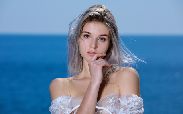 Blonde woman ocean portrait rococo free wallpaper for desktop - medium preview image